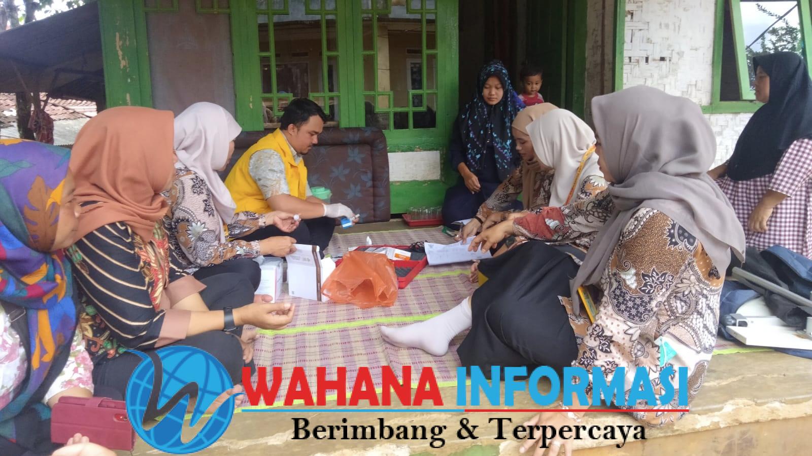 dr Adi Yusuf saat memberikan edukasi kepada ibu hamil resiko tinggi warga di Kampung Cibolang Rt 011/004, Desa Padajaya
