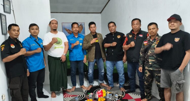 Camat Jampangkulon Lepas  Jemaah Umrah Nadzma Zakia Paramount Cinagen, Pesan Jaga Kesehatan dan Fokus Ibadah